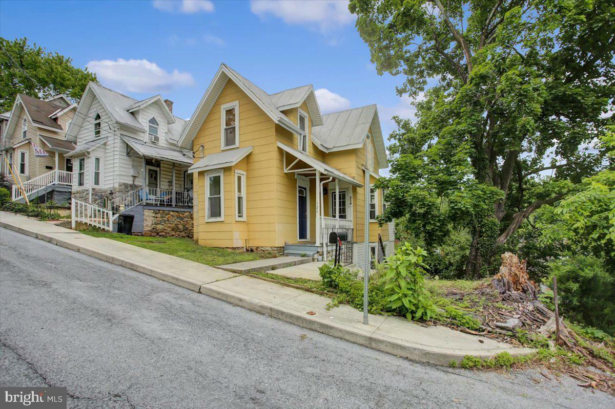 Property Photo: 125 Cottage Street PA 17268