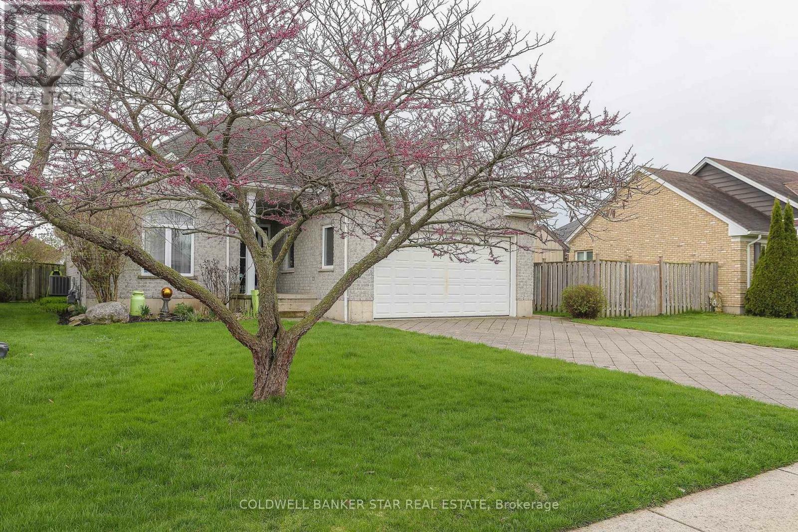 Property Photo: 54 Treadwell Street ON N5H 3J5