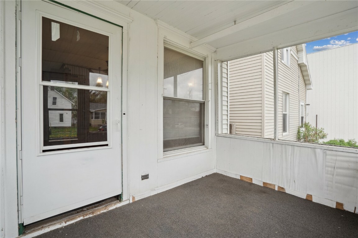Property Photo: 1010 10th St SW IA 52404