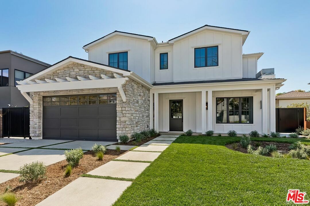 Property Photo: 2856 Forrester Dr CA 90064
