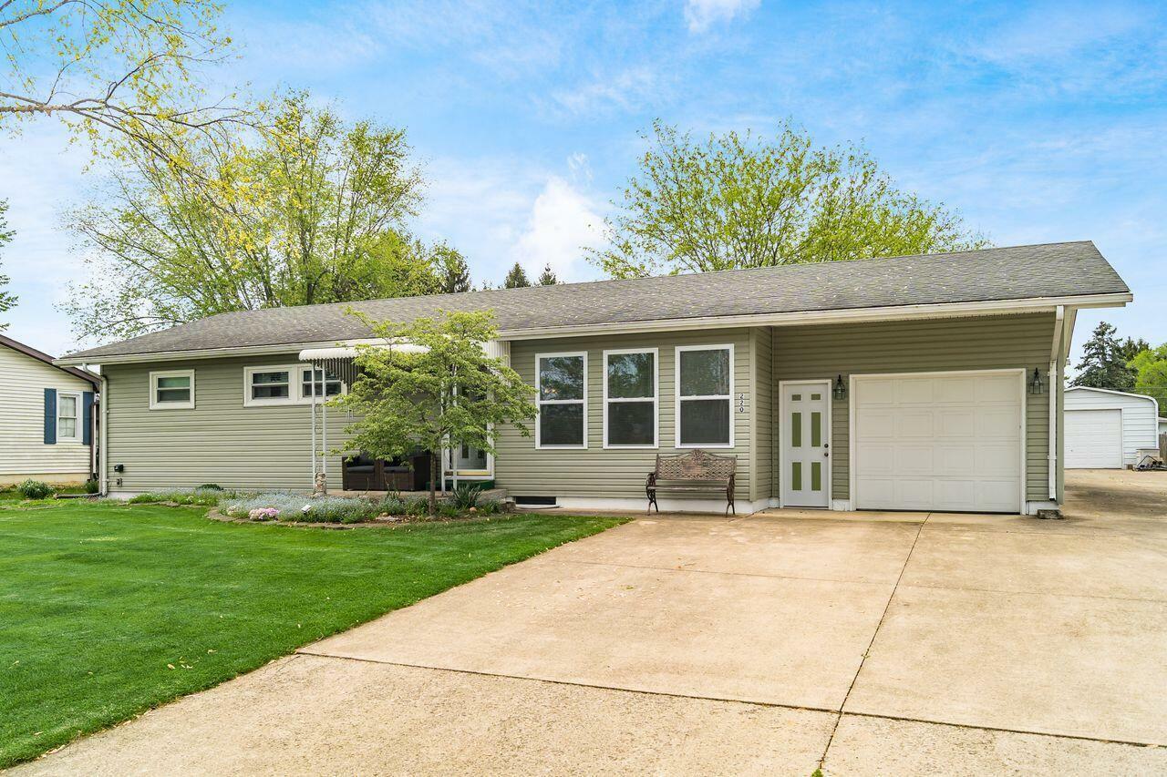 Property Photo: 220 Meadow Drive OH 43113