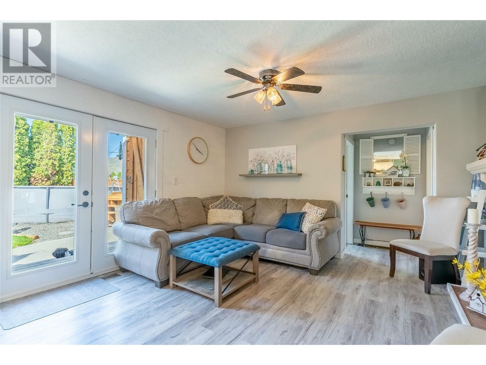 Property Photo: 2091 Sunnycrest Avenue BC V2B 4L9