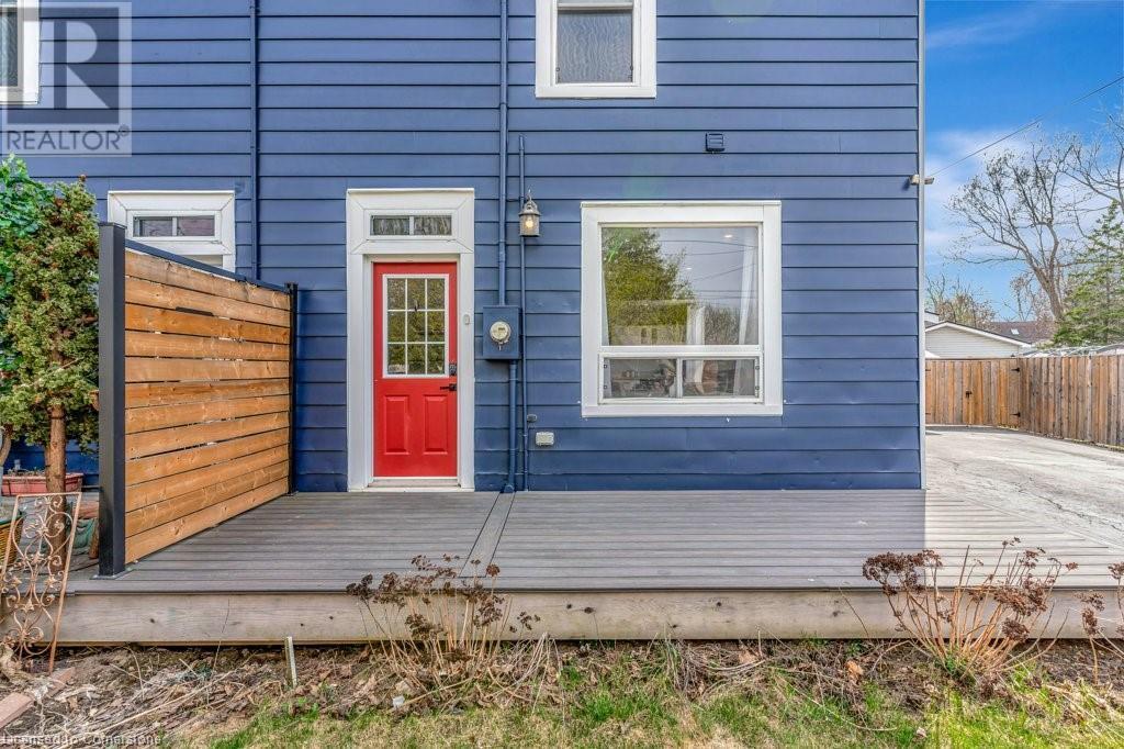 Photo de la propriété: 102 Poplar Avenue ON L7J 2E2