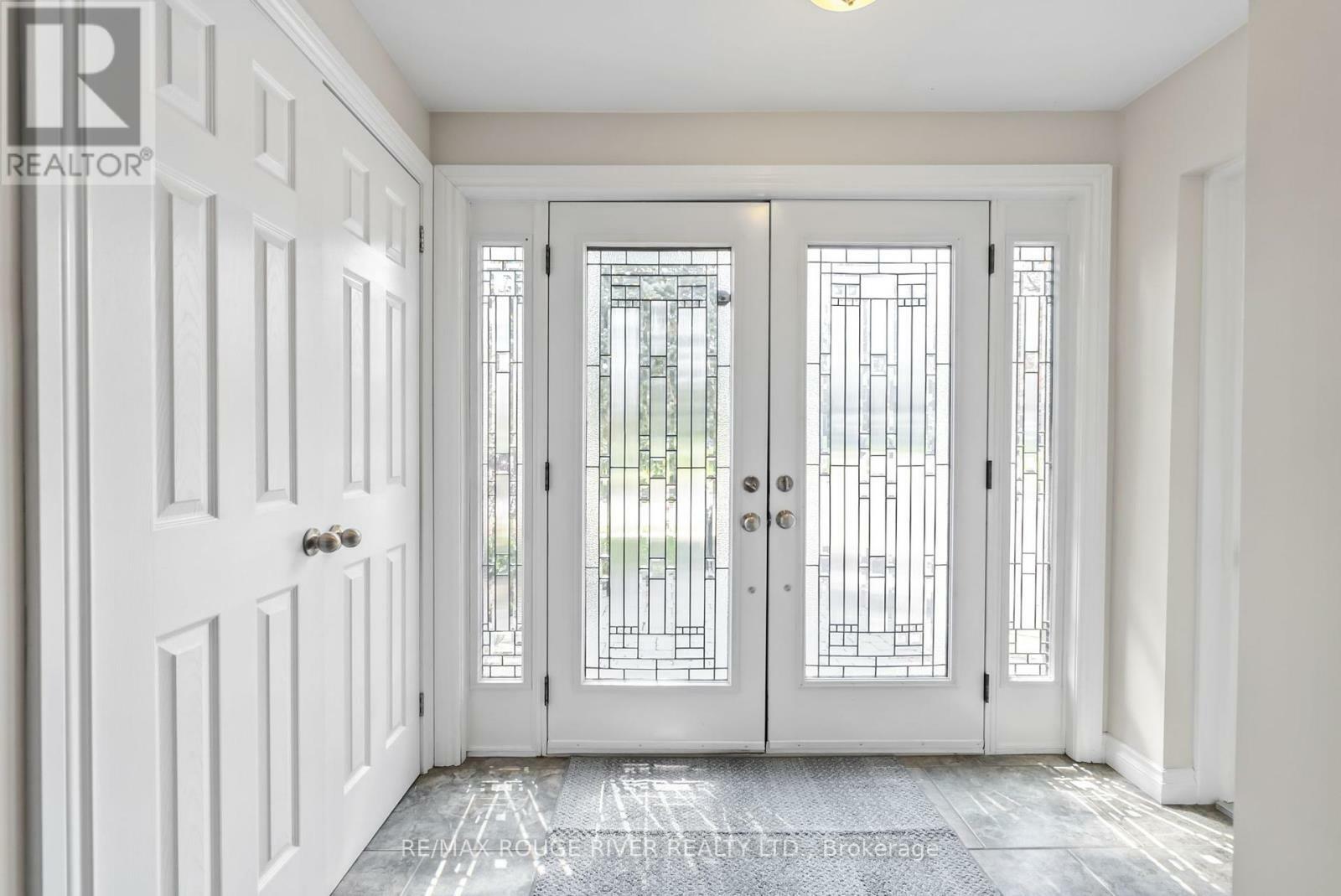Property Photo: 108 Orchard Court ON L1N 1H4