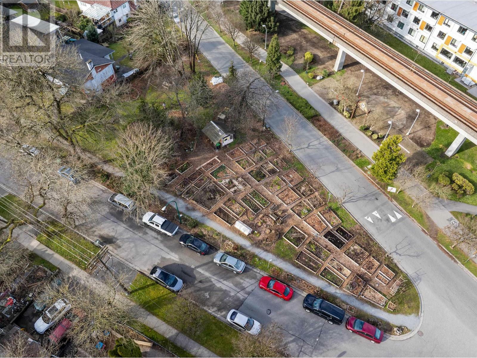 Property Photo:  2231 East 24th Avenue  BC V5N 2V3 