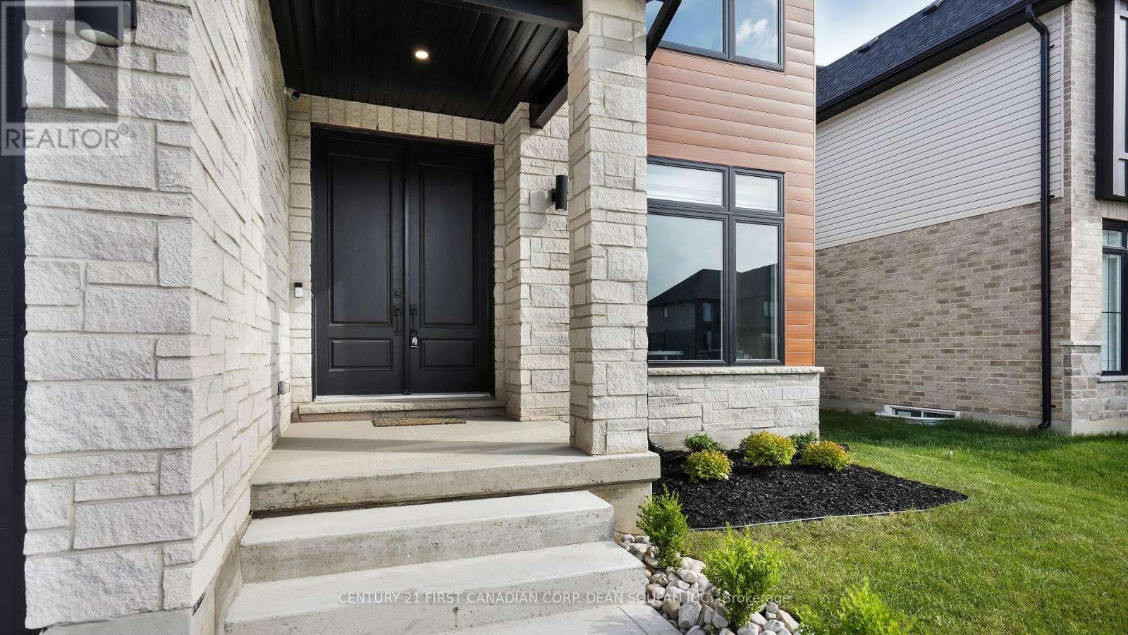 Property Photo: 79 Optimist Drive ON N5P 0G3