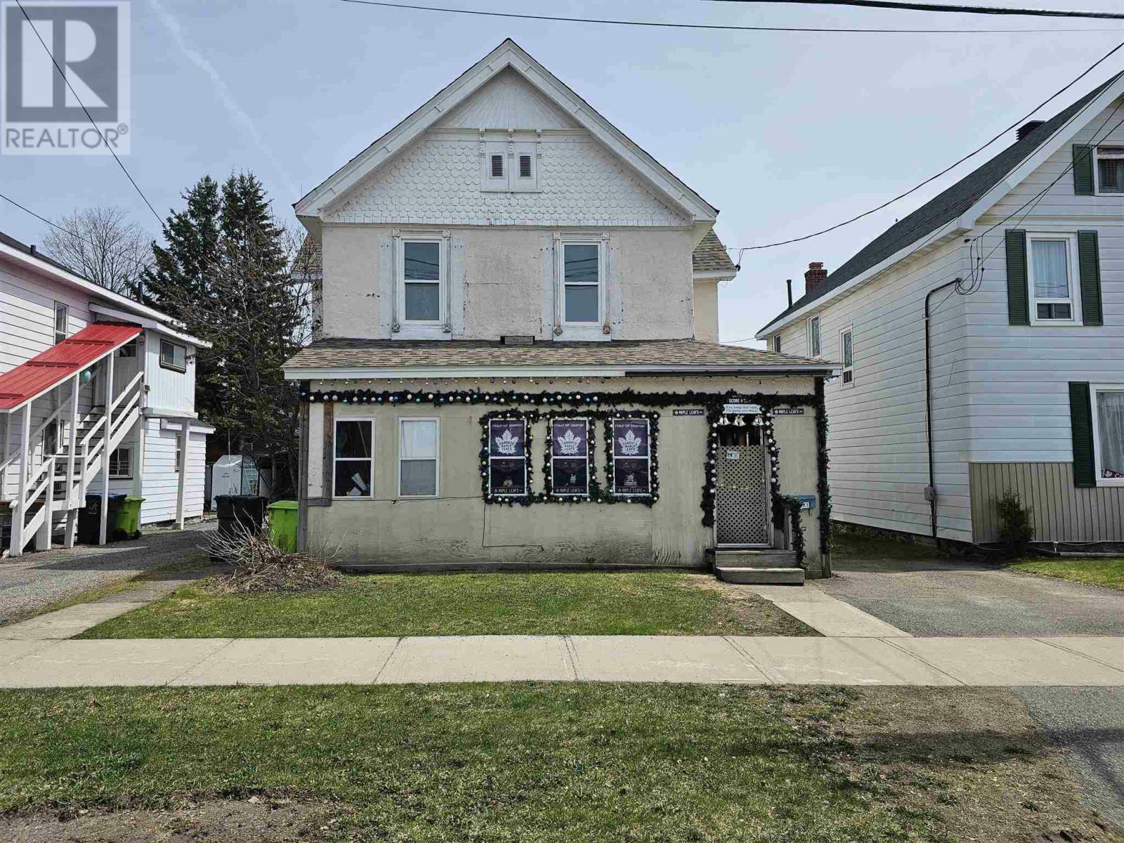 Property Photo: 84 Pilgrim St ON P6A 3E7