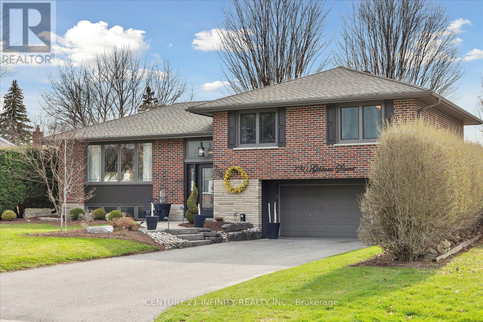 Photo de la propriété: 730 Gibbons Street ON L1J 5A2