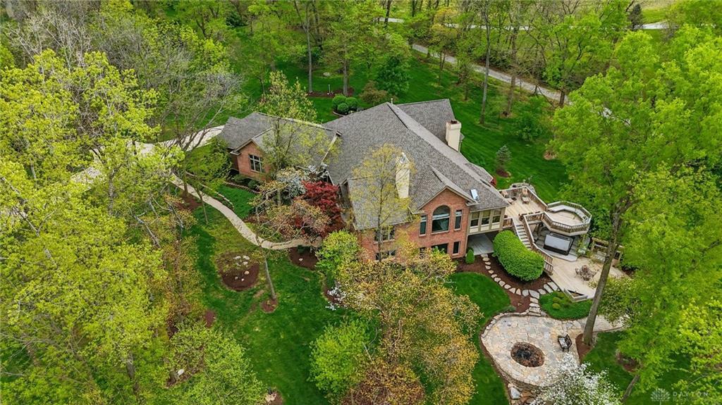 Property Photo: 1585 Oakwood Trail OH 45385
