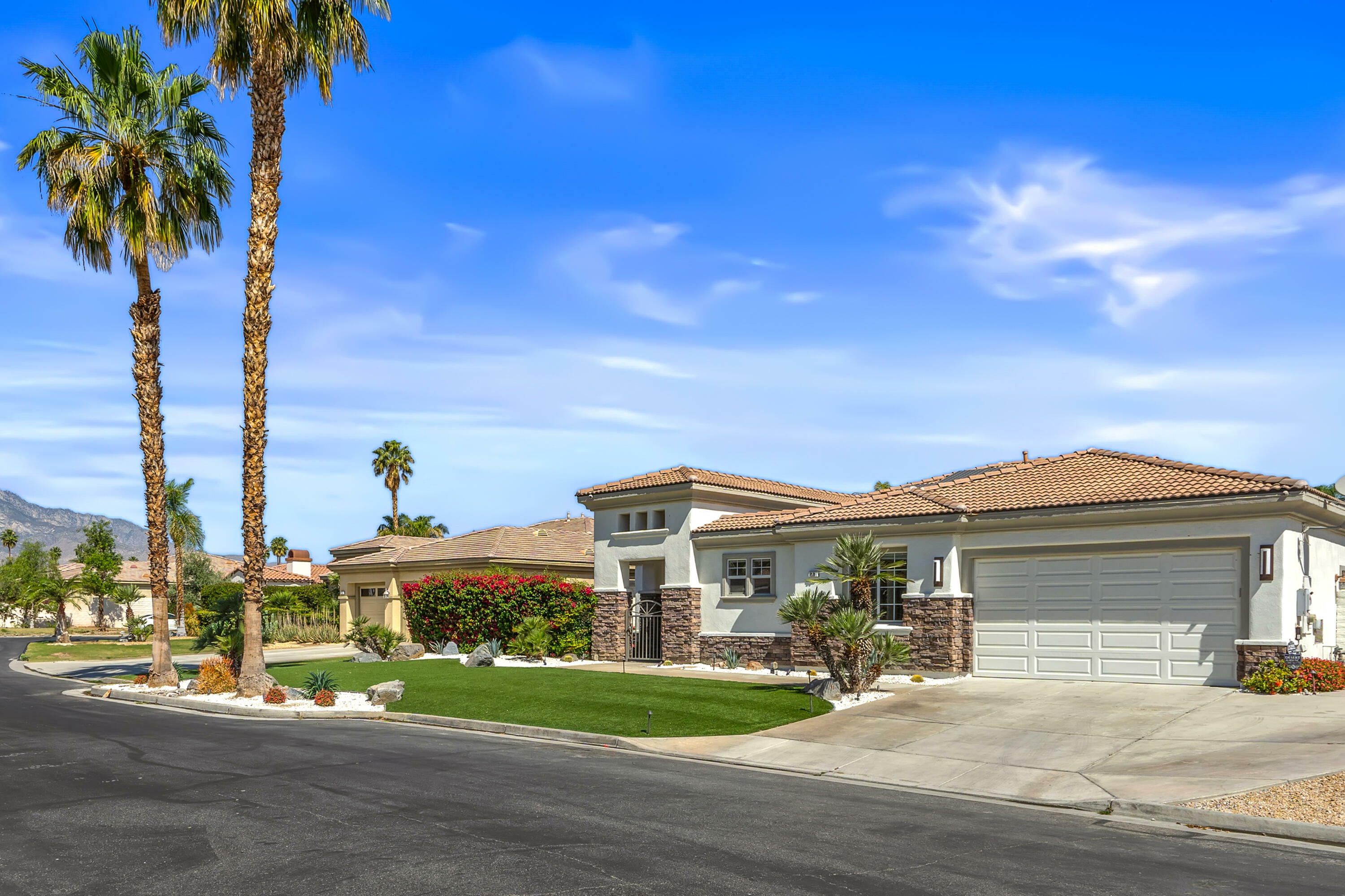 Property Photo: 20 Bellisimo Court CA 92270