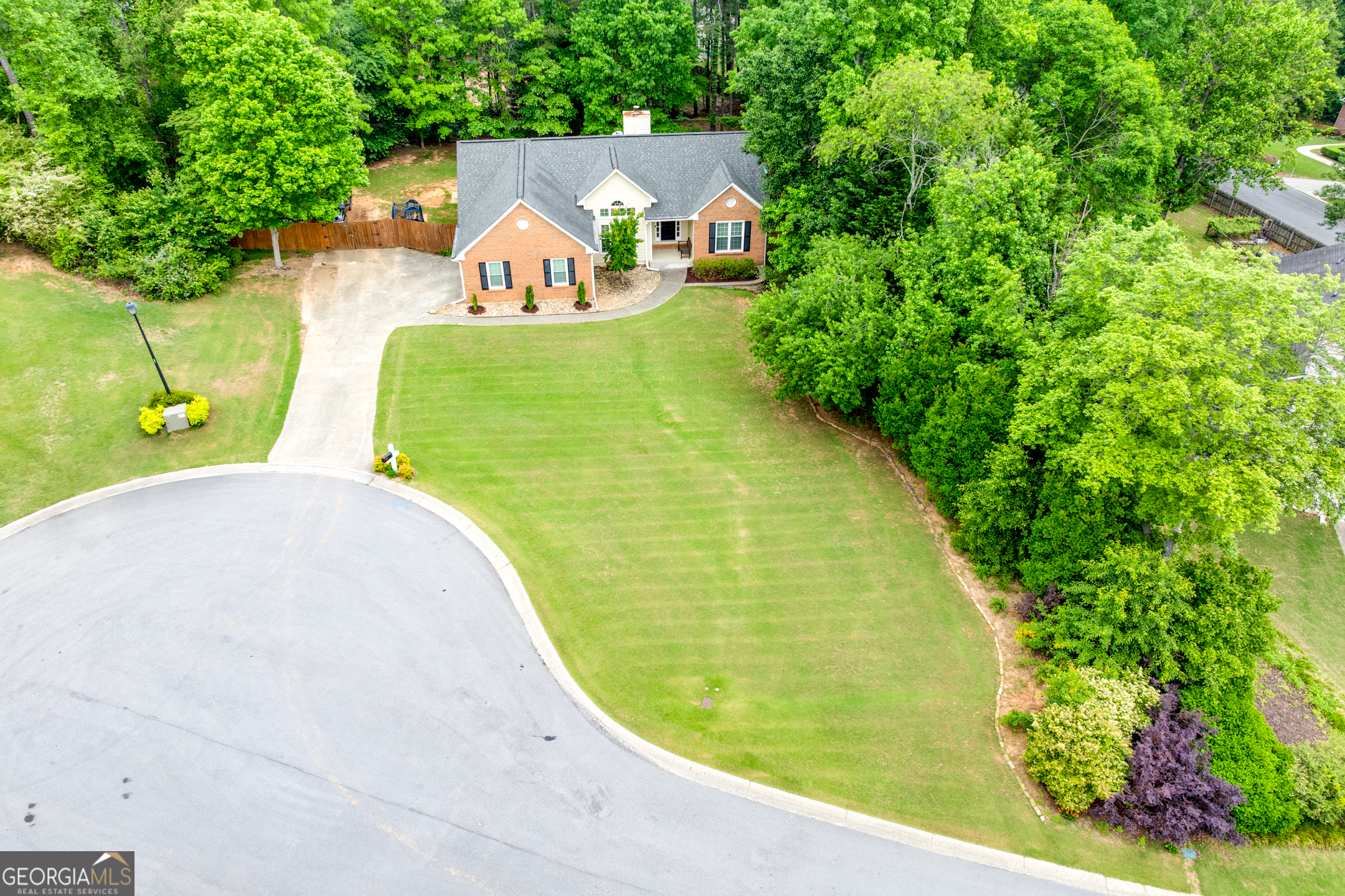 Property Photo: 3982 Ivory Gables Place GA 30519
