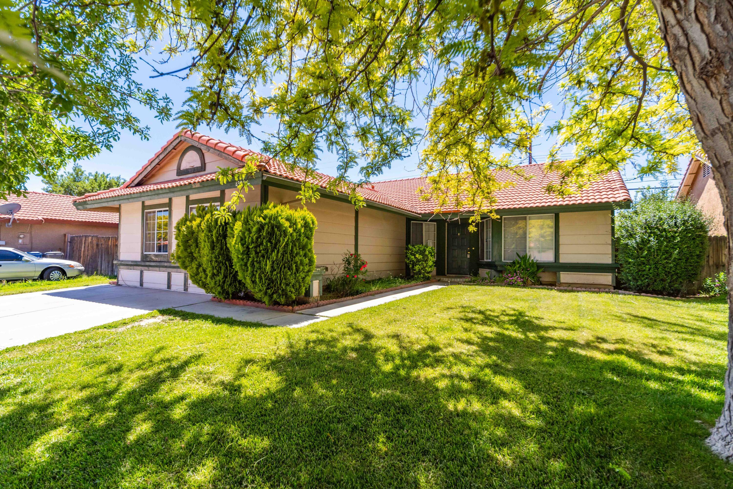 Property Photo: 45243 Thornwood Avenue CA 93534