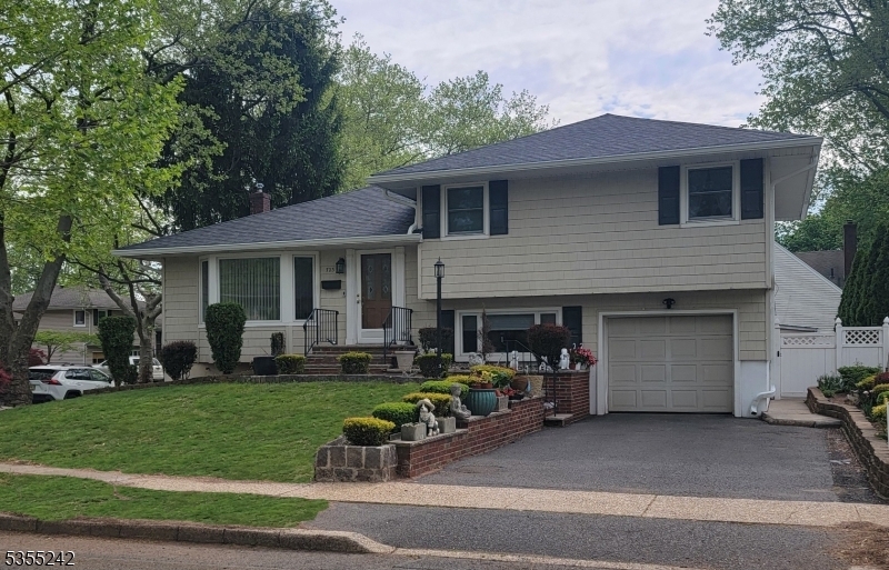 Property Photo: 723 Dianne Ct NJ 07065