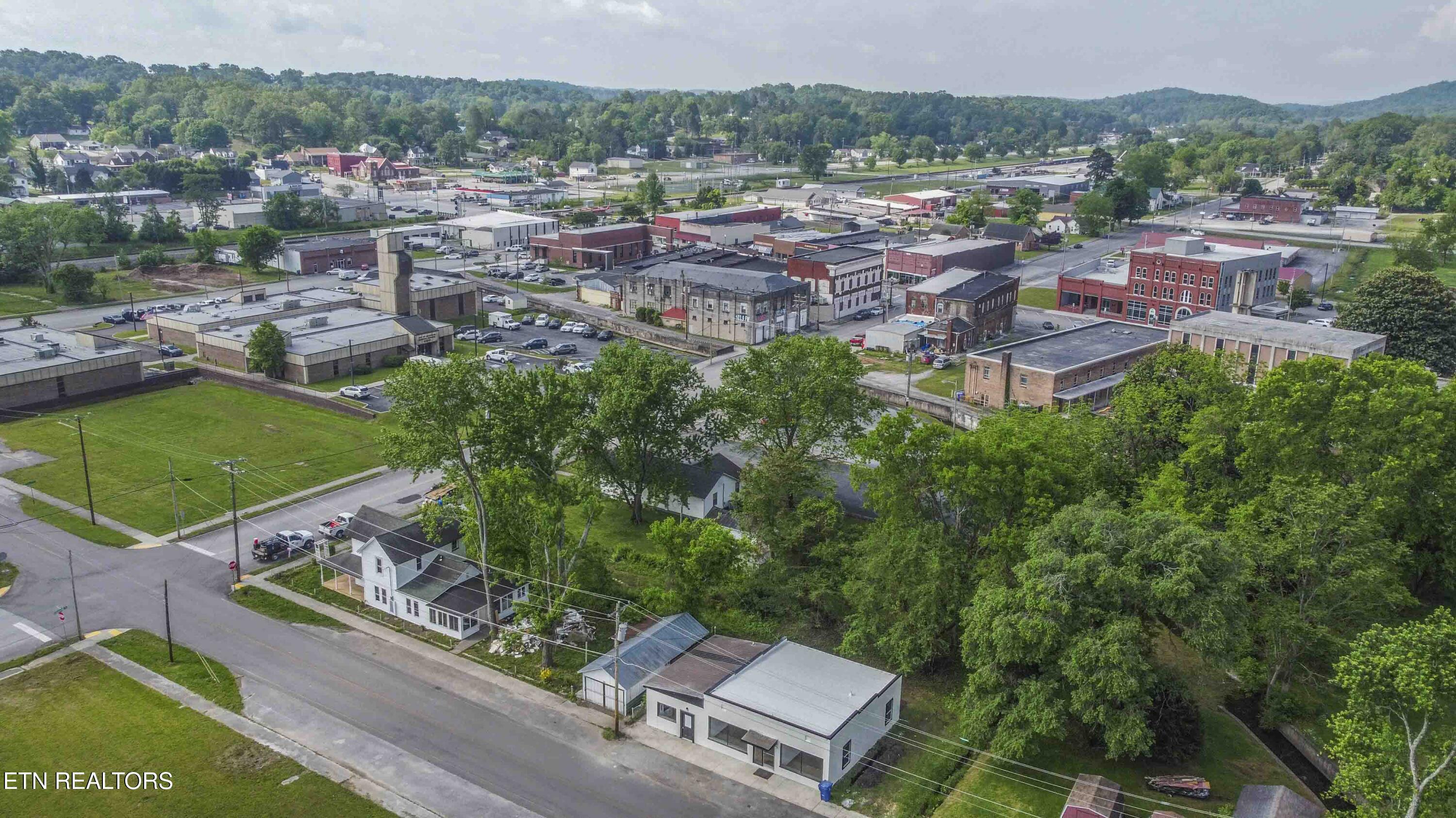 Property Photo: 309 & 311 W Wheeler St TN 37854