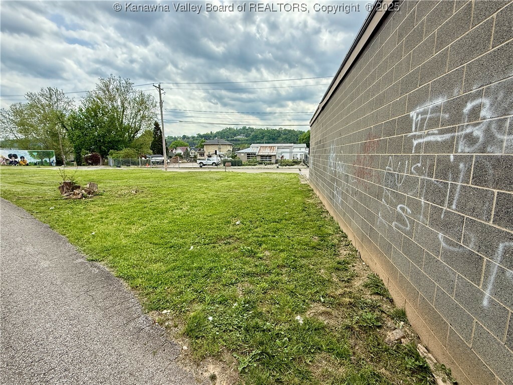 Property Photo: 610 Central Avenue WV 25302