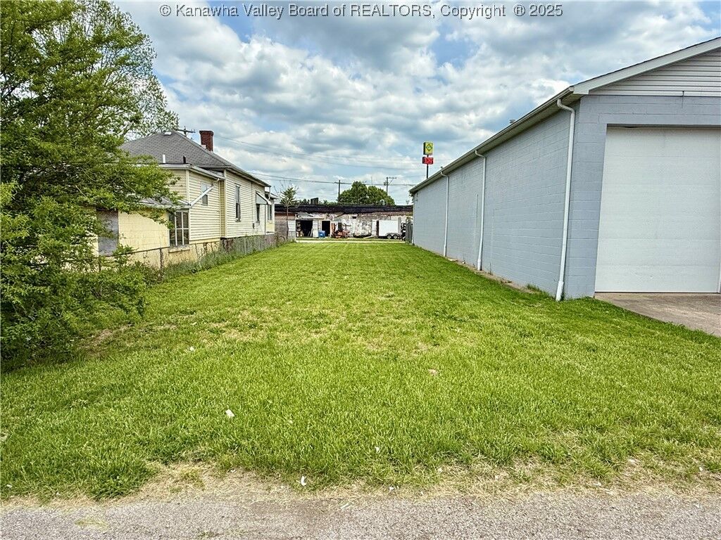 Property Photo:  405 11th Street  WV 25064 