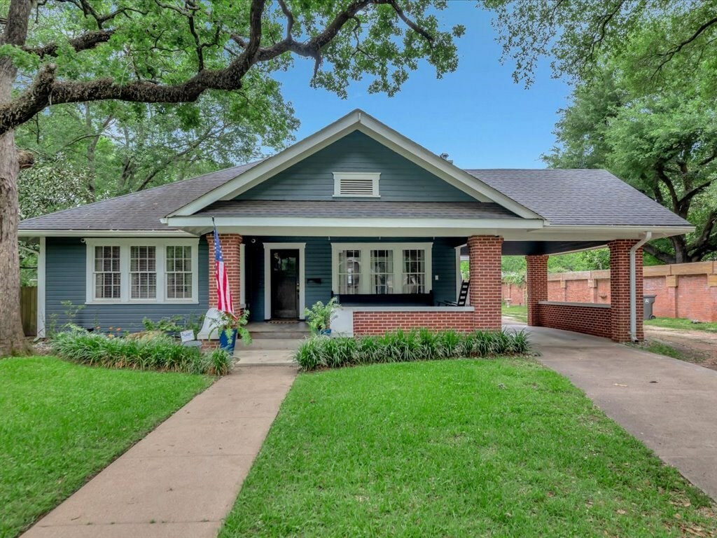 Property Photo: 914 South Raguet Street TX 75904