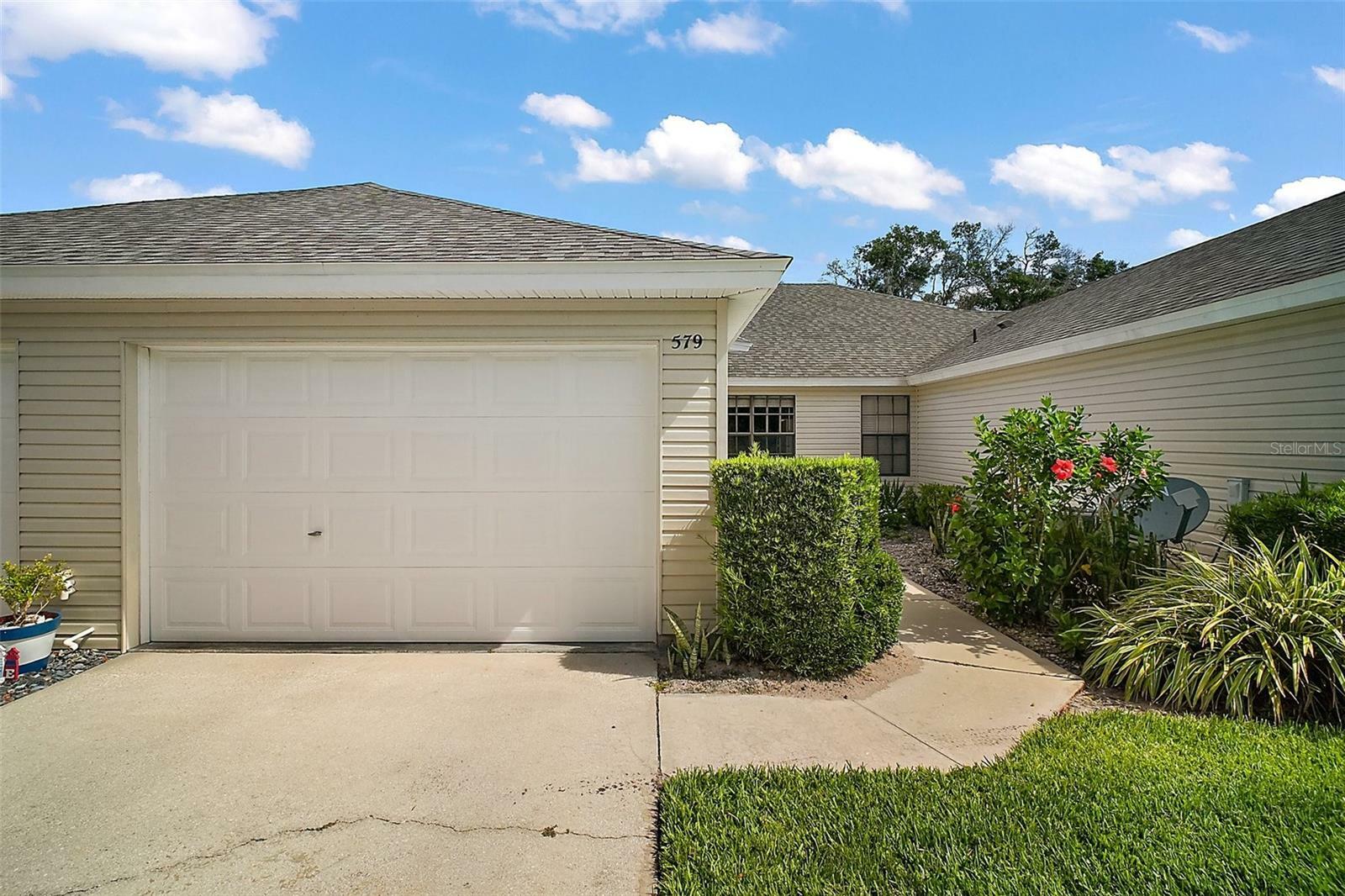 Property Photo: 579 Juniper Way FL 32778
