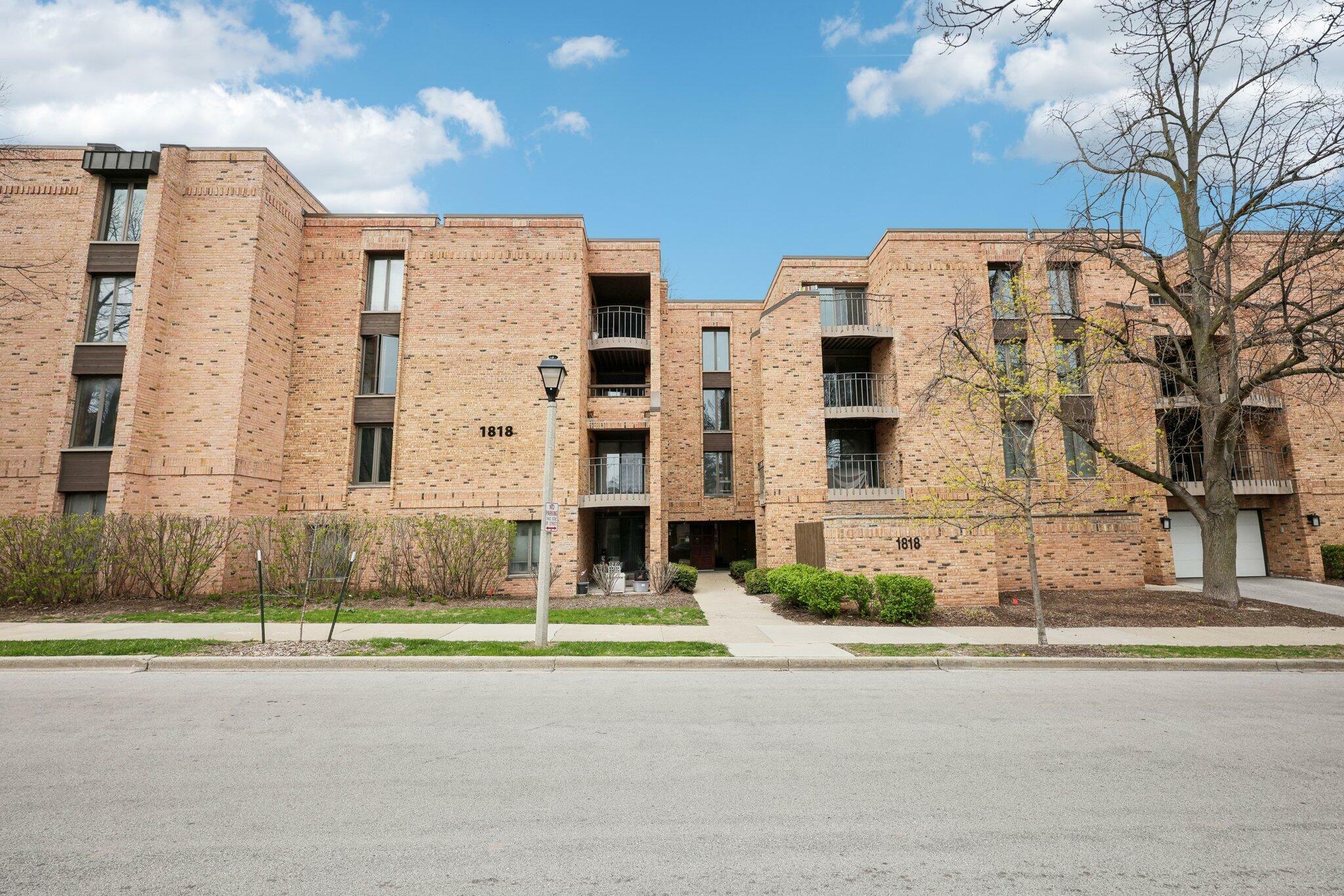 Property Photo: 1818 E Shorewood Blvd 310 WI 53211
