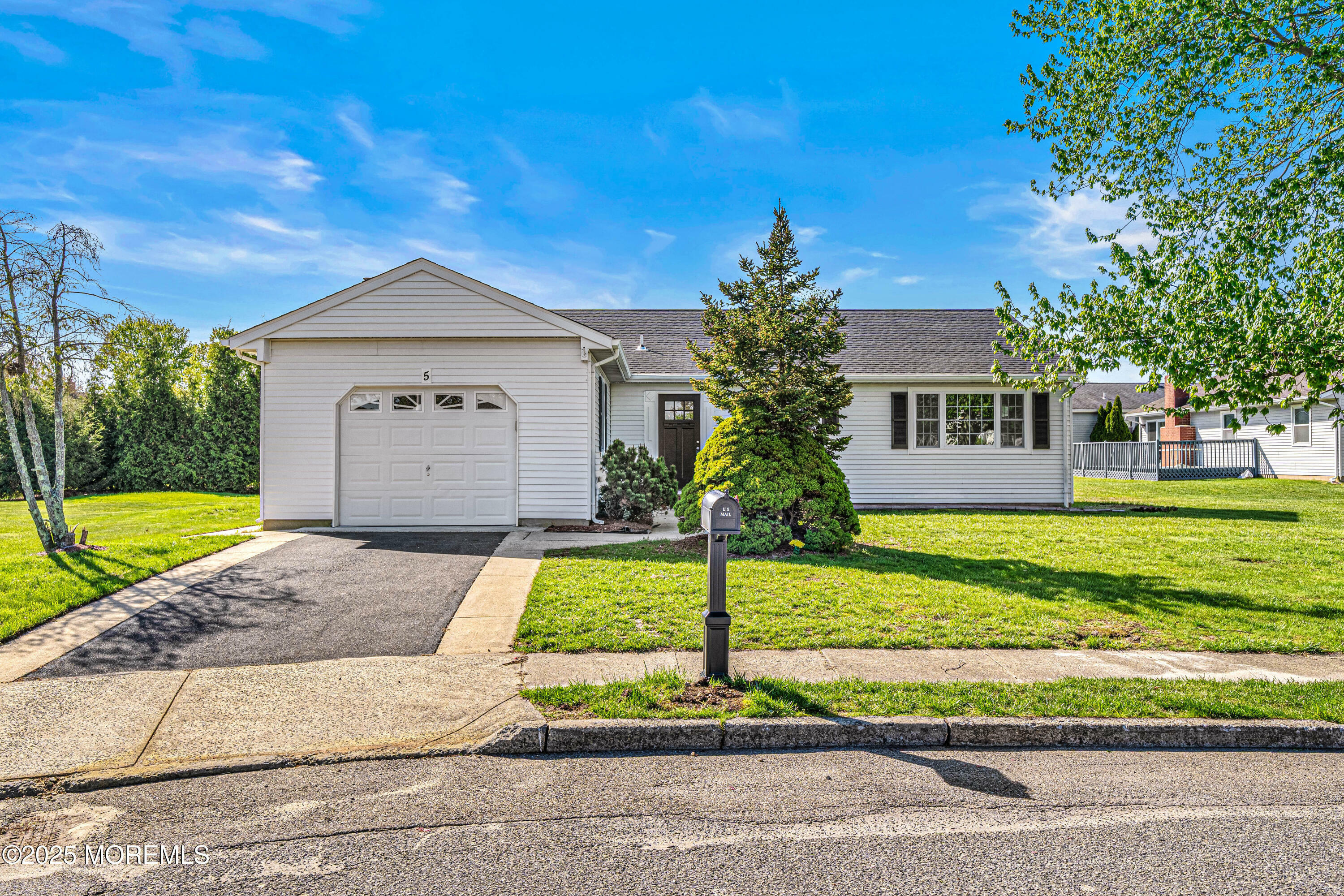 Property Photo: 5 Gramercy Court NJ 08757