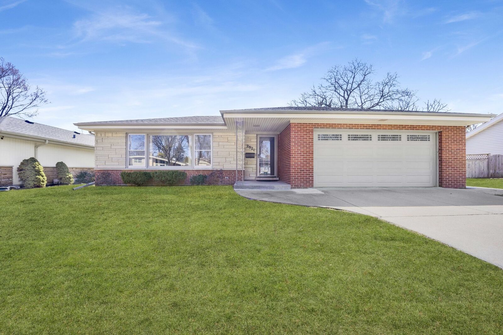 Property Photo: 2921 Lahon Street IL 60068