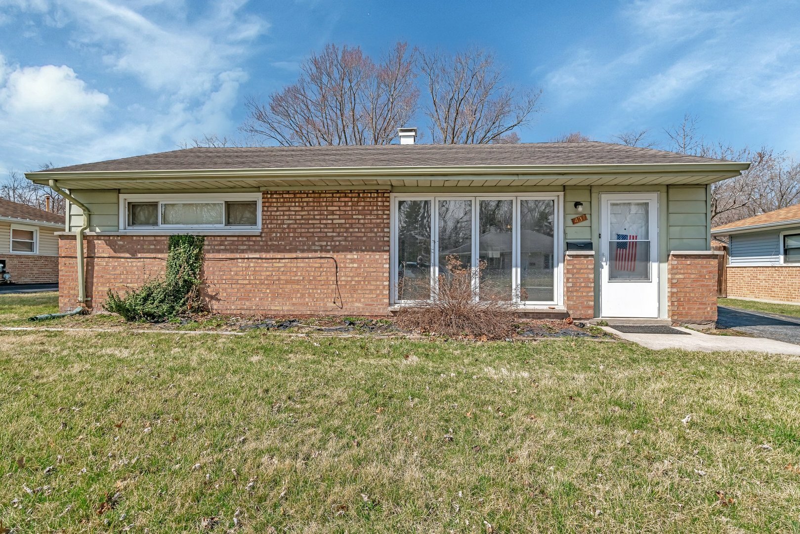 Property Photo: 437 Suwanee Street IL 60466