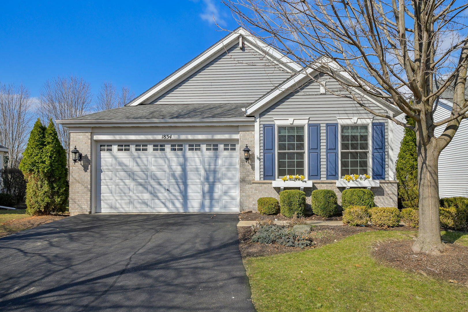 Property Photo: 1834 Highbury Lane IL 60502