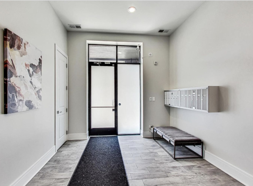 Property Photo: 2246 W Lawrence Avenue 401 IL 60625