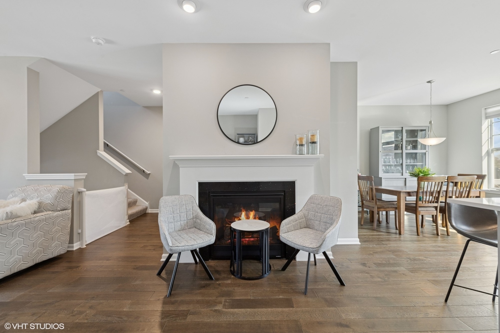 Property Photo: 16 E Heritage Court IL 60004