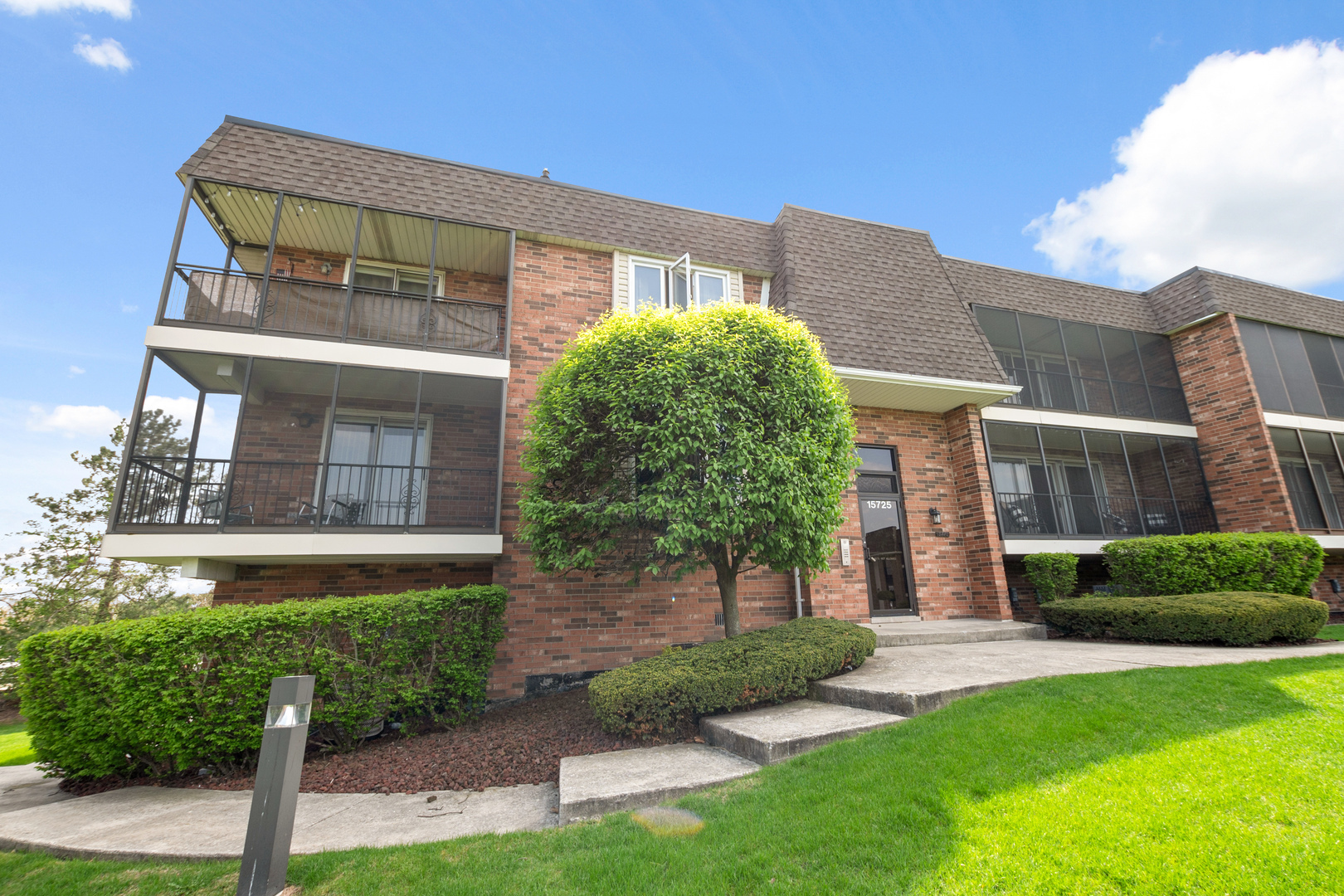 Property Photo: 15725 Foxbend Court 1E IL 60462