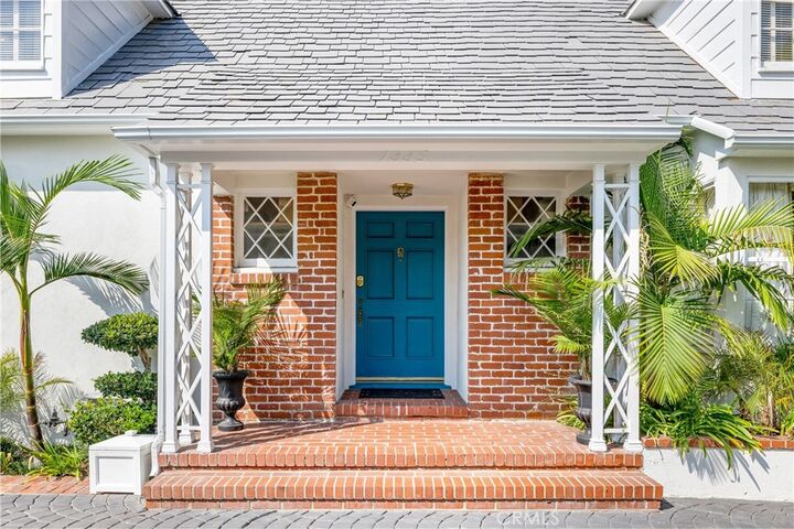 Property Photo:  1335 Londonderry Place  CA 90069 