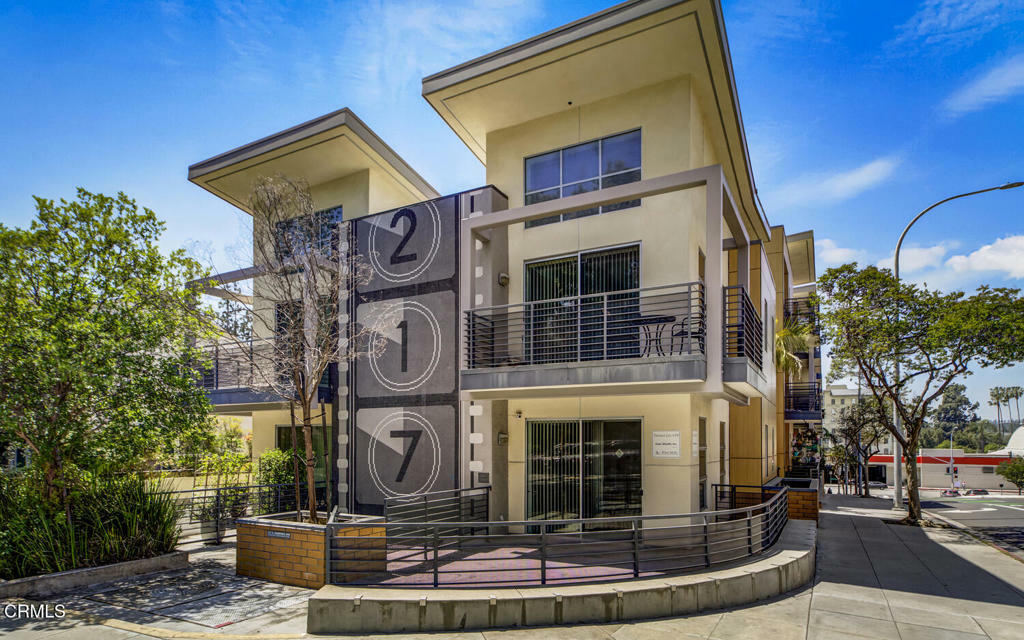 Property Photo: 217 S Marengo Avenue 404 CA 91101