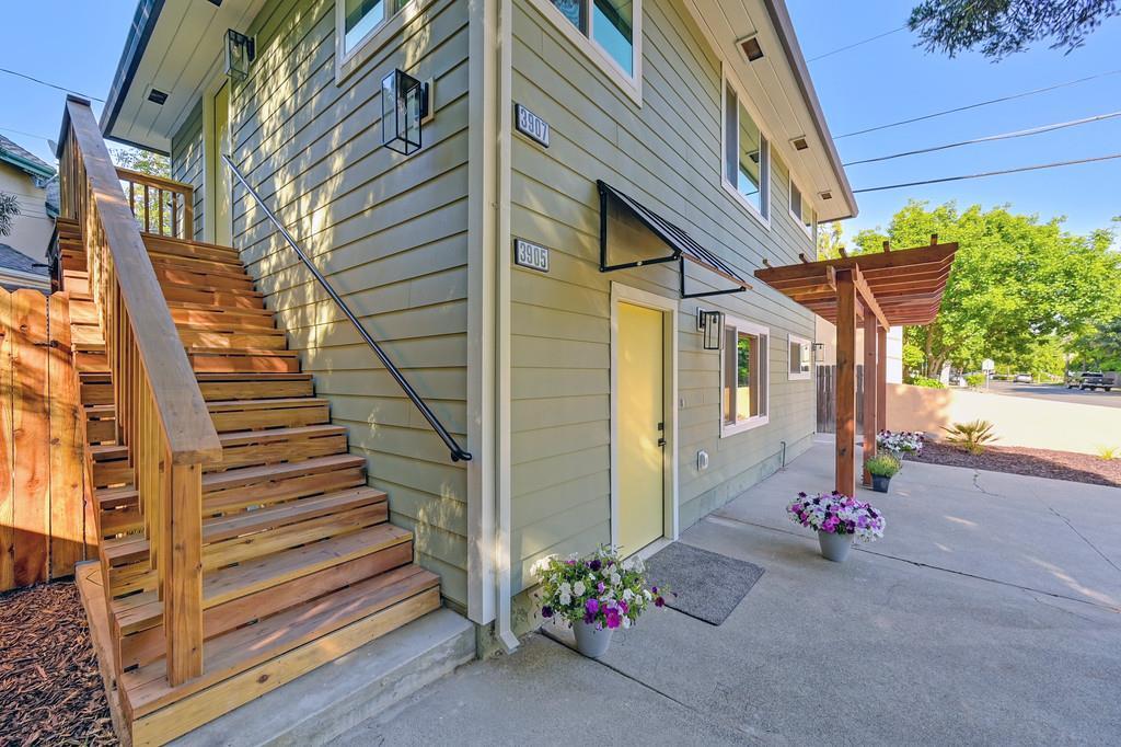 3907 D Street  Sacramento CA 95819 photo
