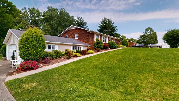 Property Photo: 903 River Ranch Rd TN 37160