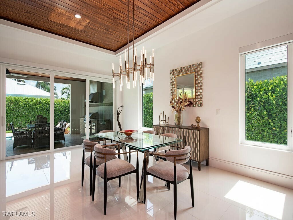 Property Photo: 1167 22nd Avenue N FL 34103