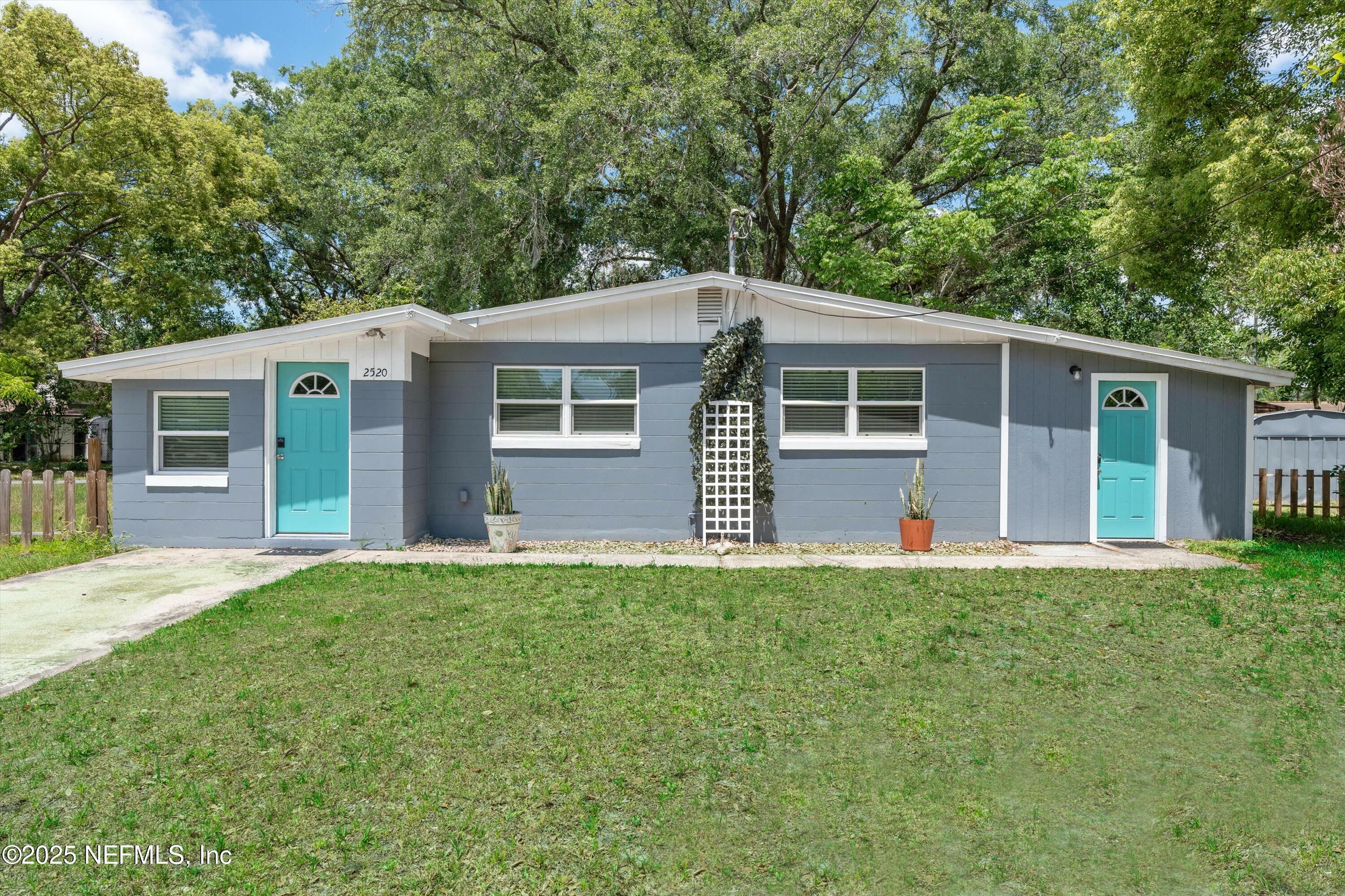 Property Photo: 2520 Chris Court FL 32210