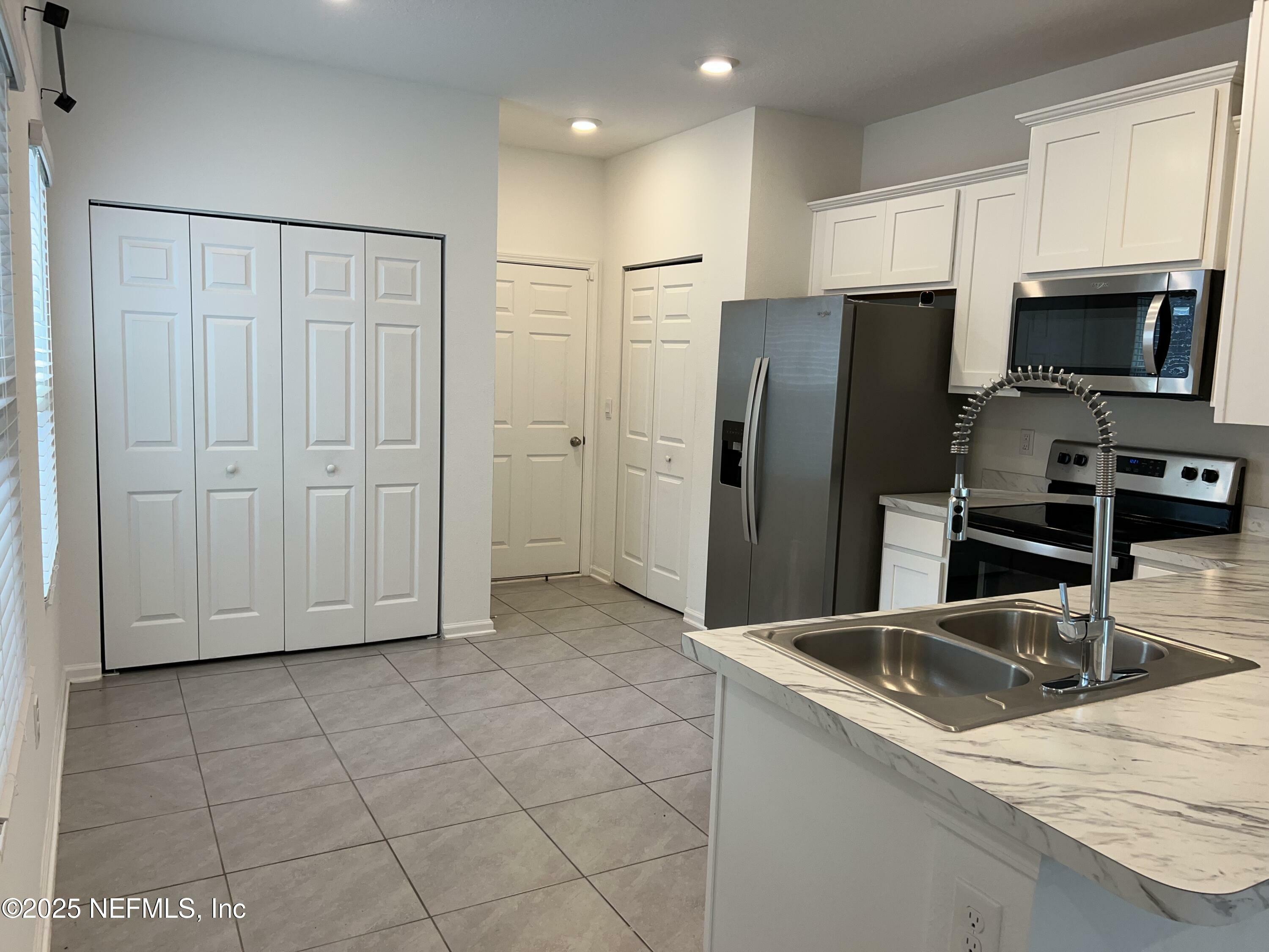 Property Photo: 4021 Haymon Avenue FL 32220