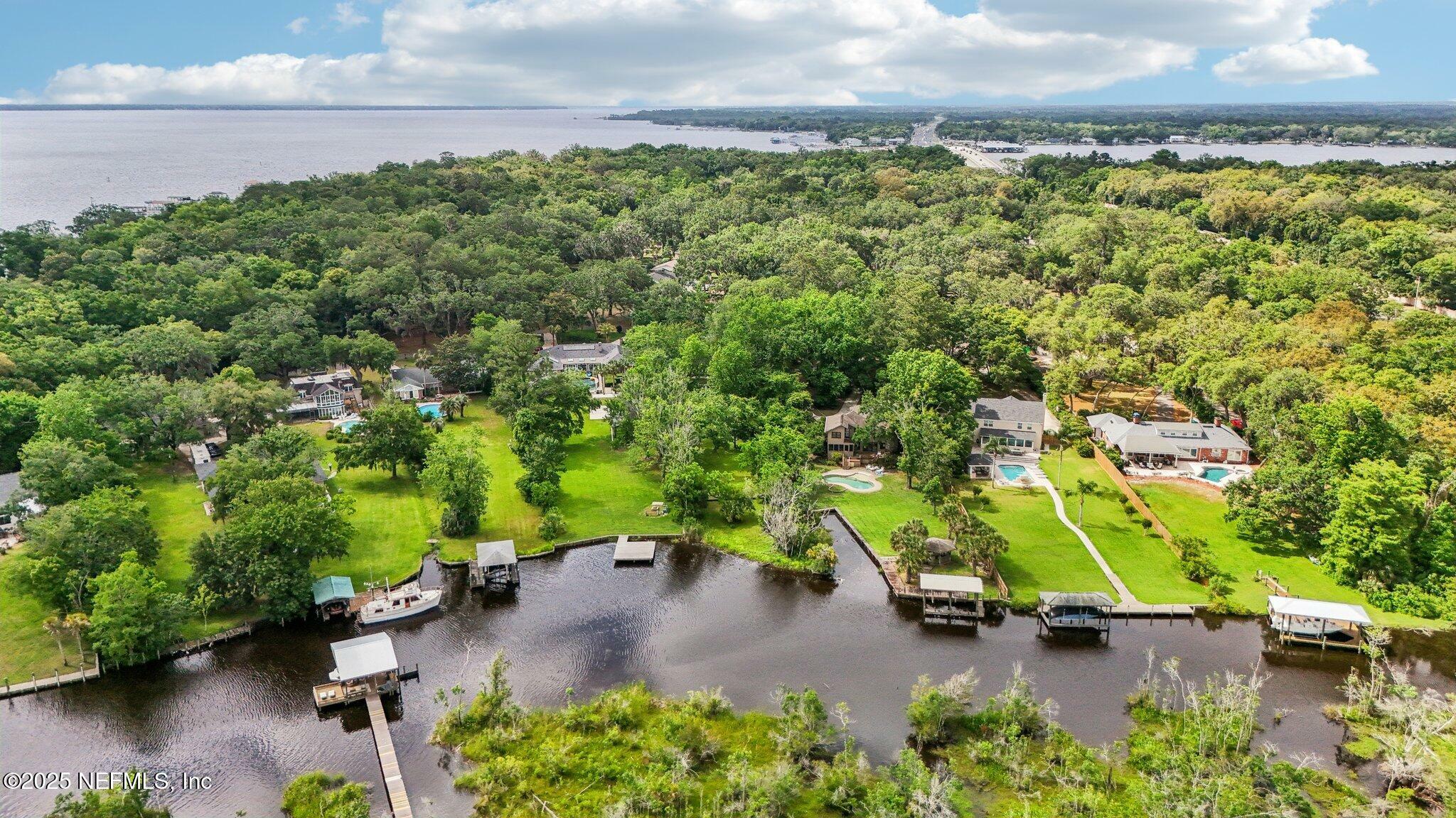 Property Photo: 2467 Holly Point Road E FL 32073