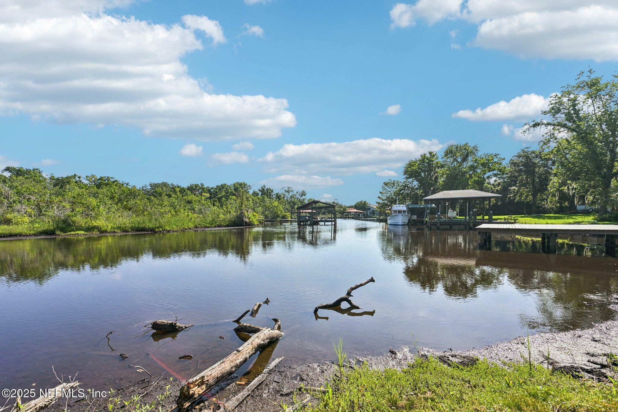 Property Photo: 2467 Holly Point Road E FL 32073