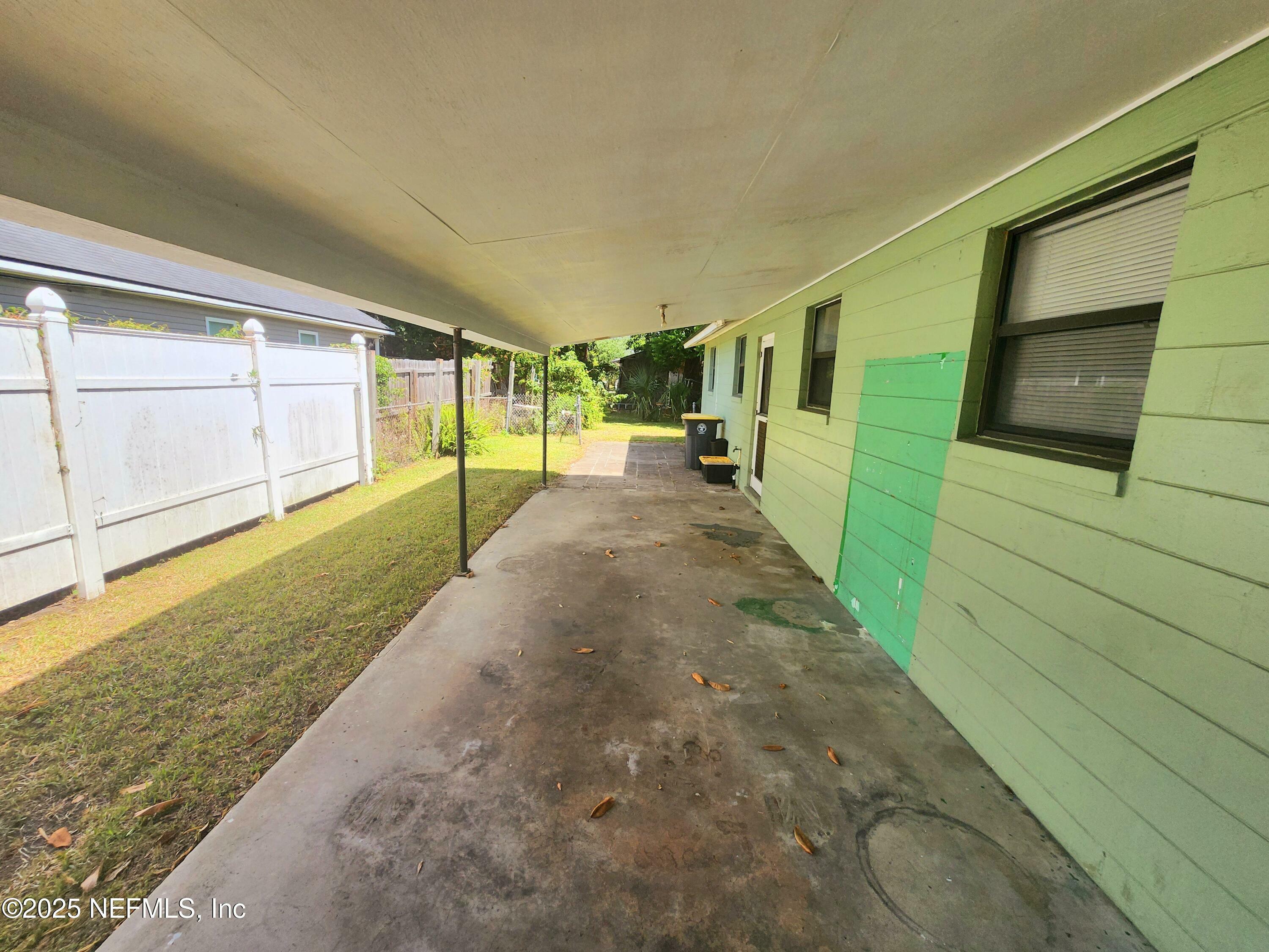 Property Photo: 2271 W 10th Street FL 32209