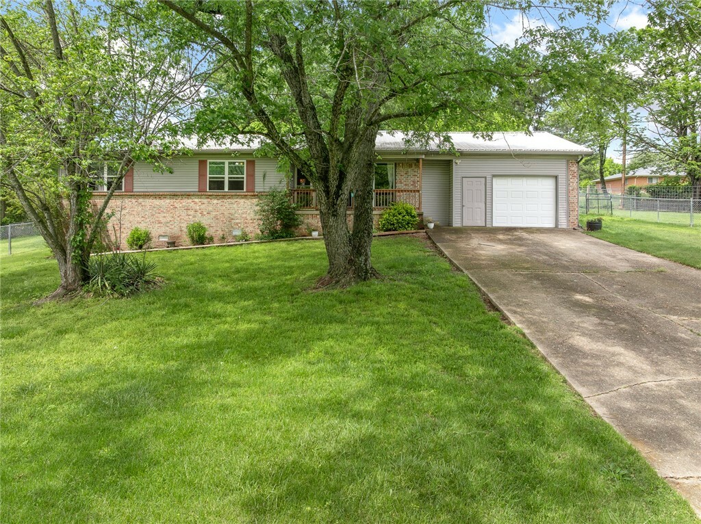 Property Photo: 112 Oak Drive AR 72601