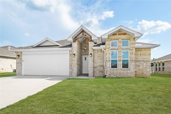 Property Photo:  1713 Ferguson Street  AR 72751 