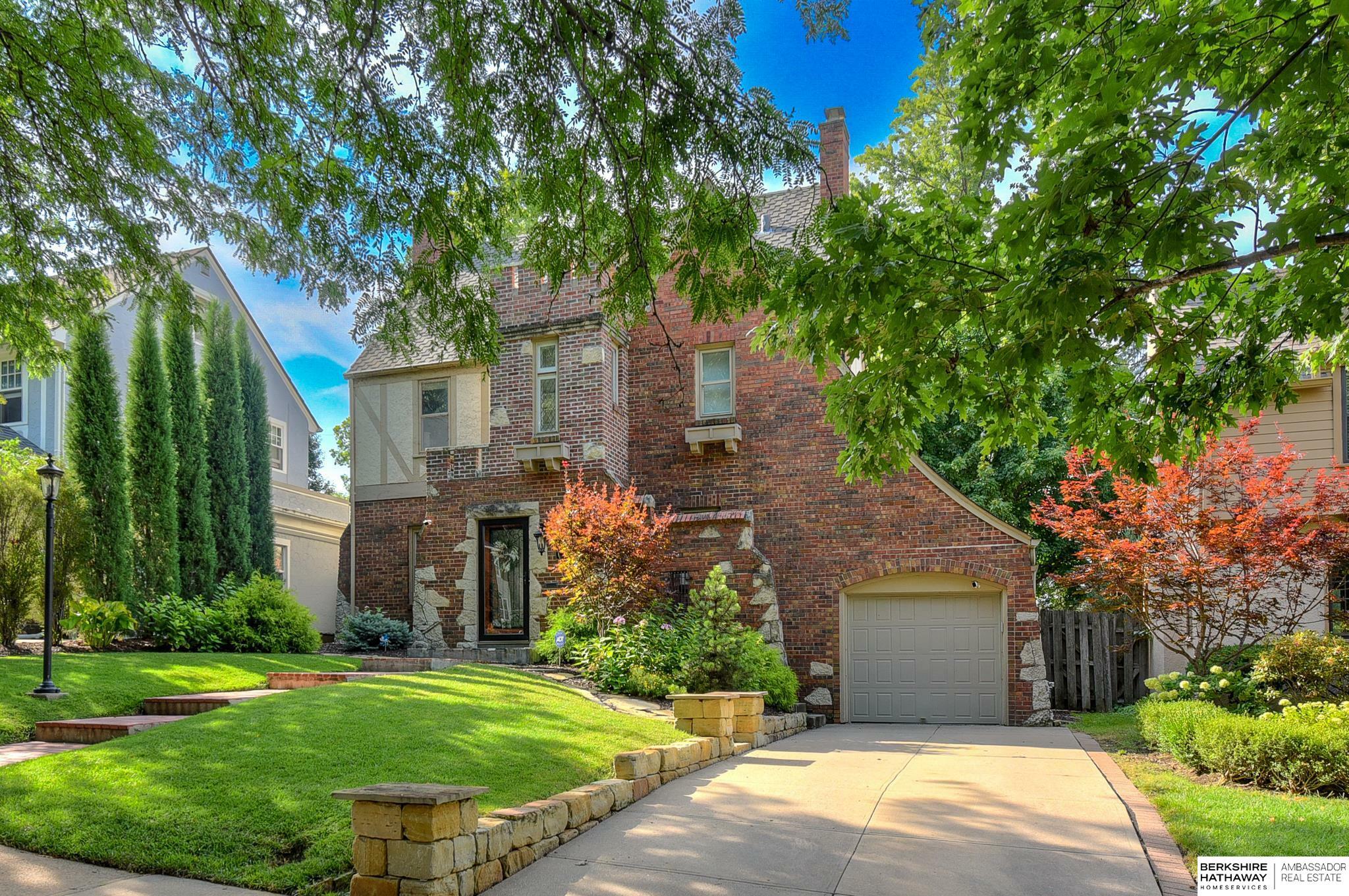 Property Photo: 5117 Western Avenue NE 68132
