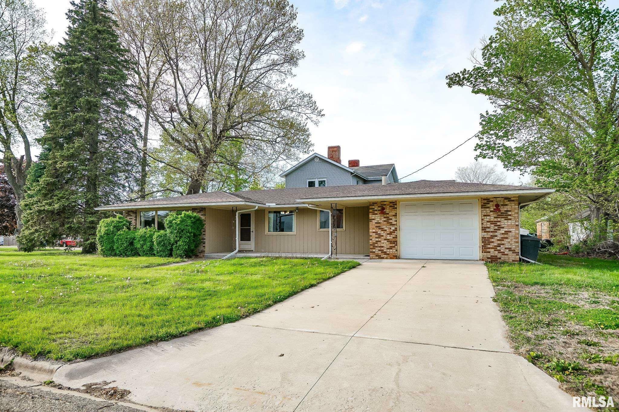 Property Photo: 203 E Evergreen Street IL 61529