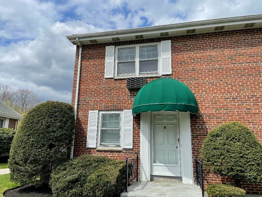 Property Photo: 134 Emerson Gardens Rd 134 MA 02420