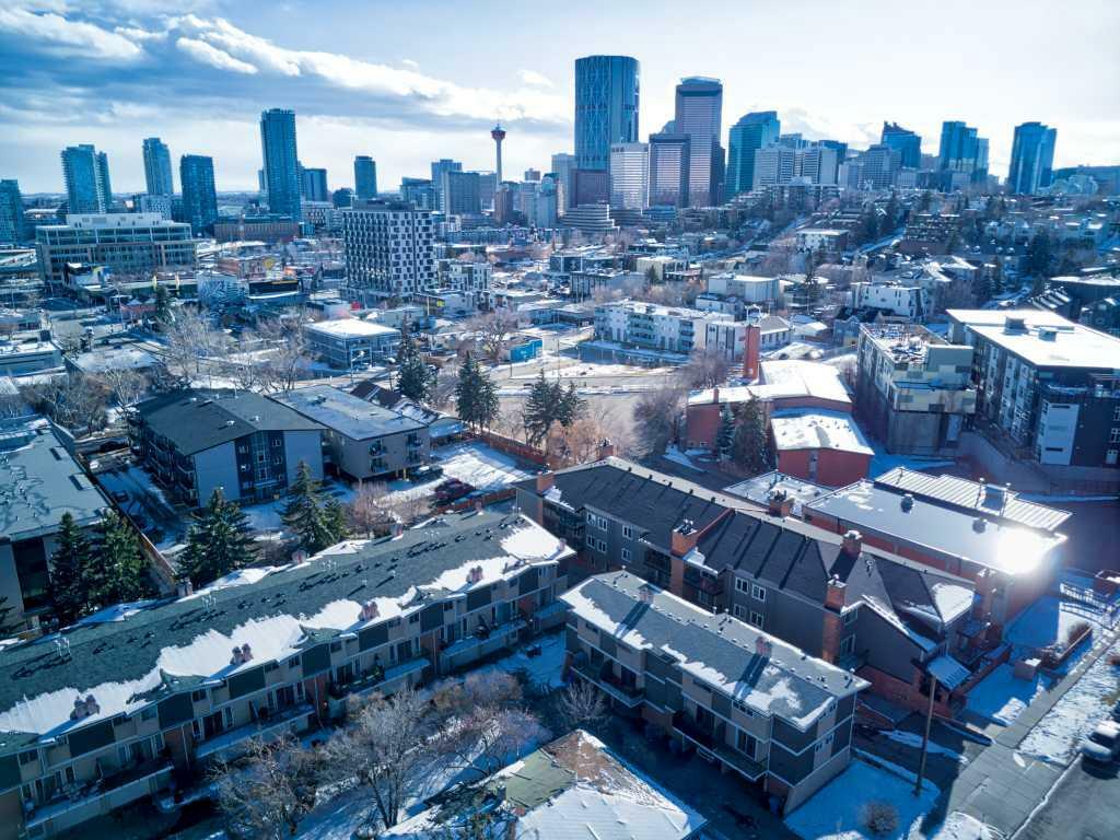 Property Photo: 643 4 Avenue NE 22 AB T2E 0J9