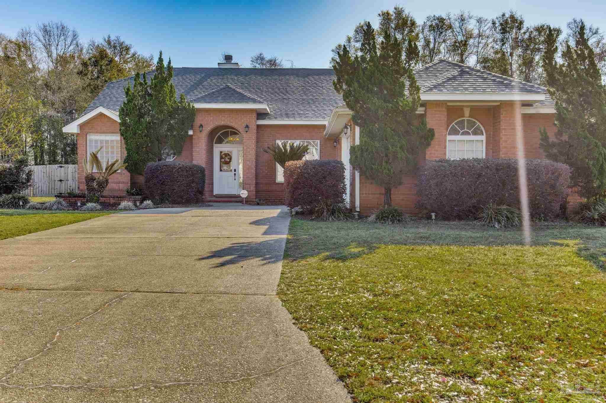 Property Photo: 9348 Bell Ridge Dr FL 32526
