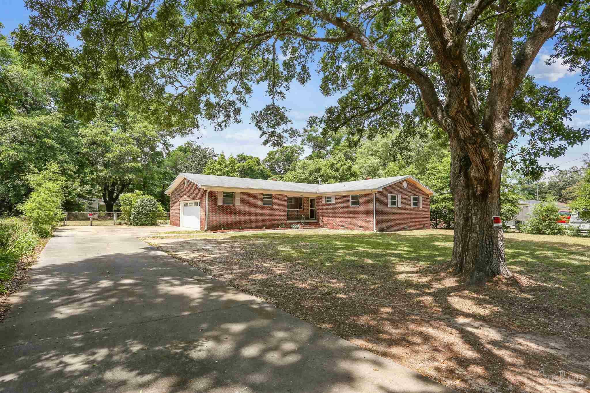 Property Photo: 7745 Stark Ave FL 32514