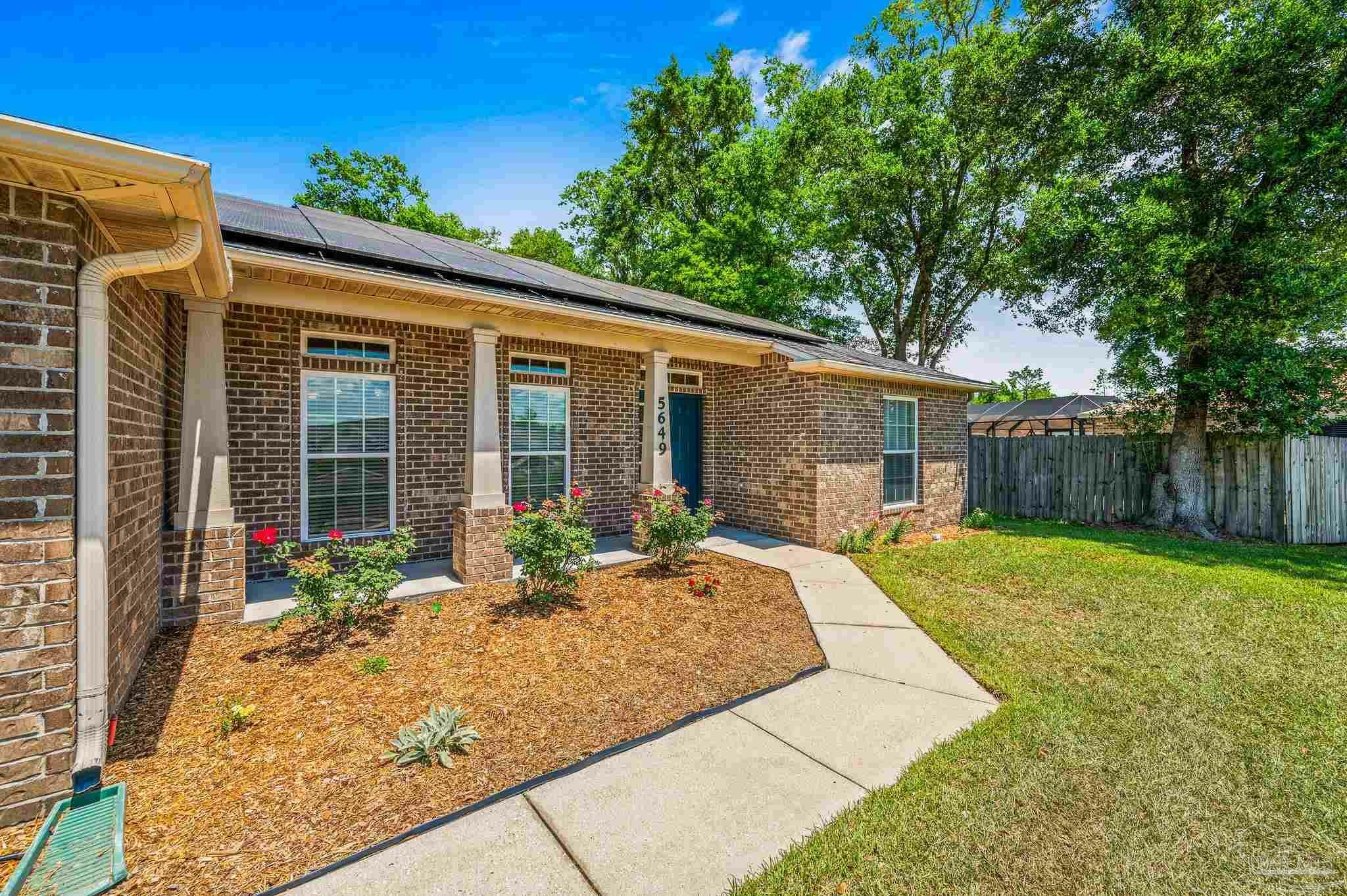 Property Photo: 5649 Cane Syrup Cir FL 32571