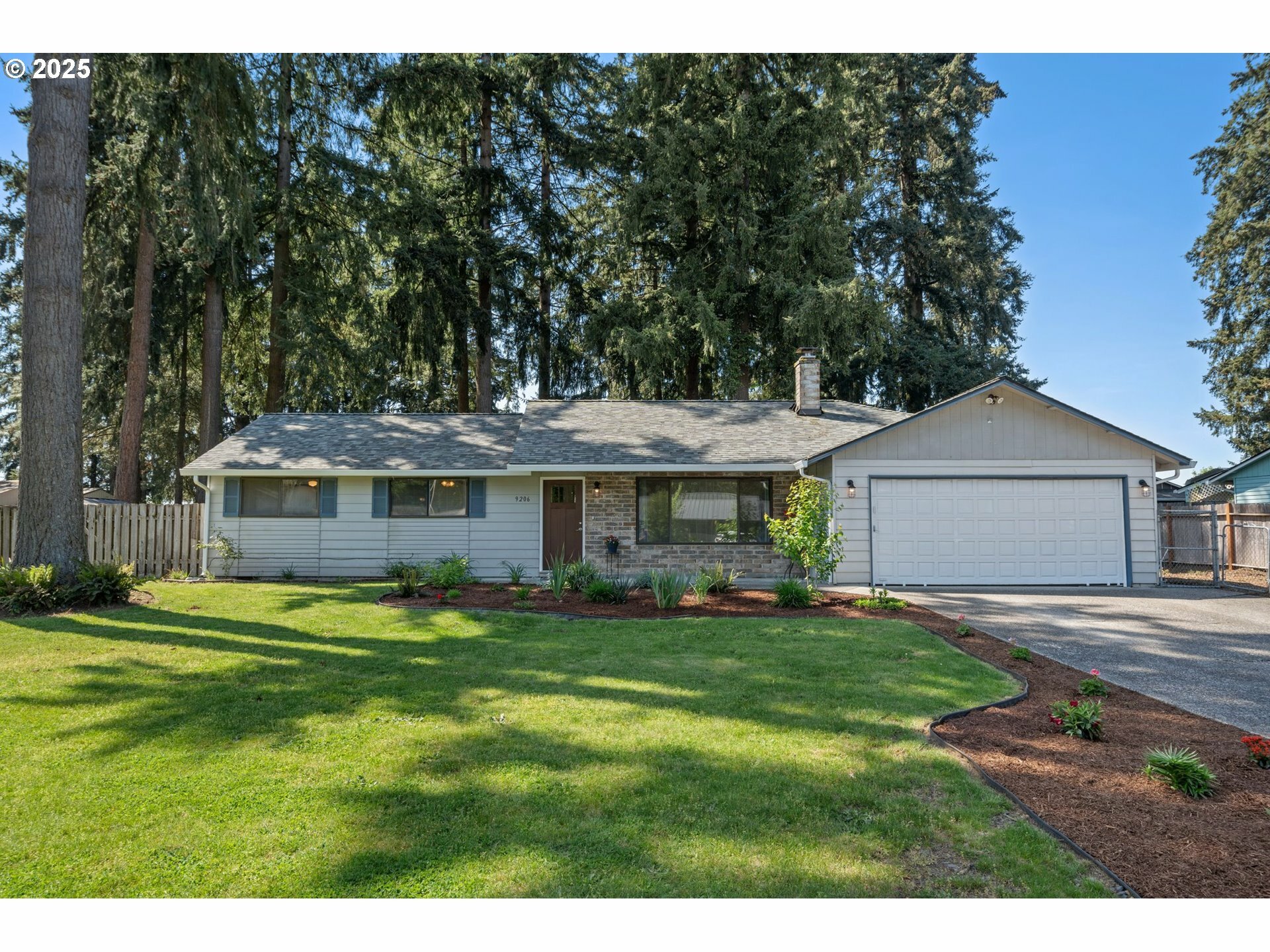 Property Photo: 9206 NE 105th Ave WA 98662